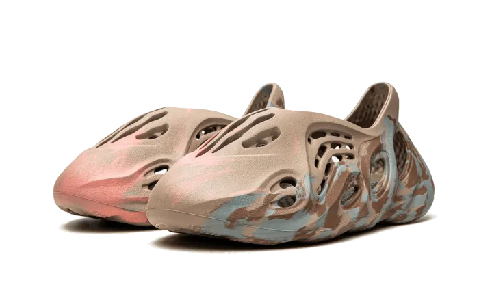 Adidas Yeezy Foam RNNR MX Sand Grey — Lightweight Streetwear Slip-On