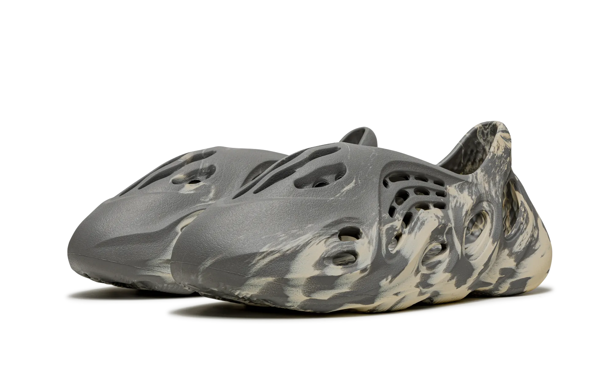 Adidas Yeezy Foam RNNR MXT “Moon Gray”