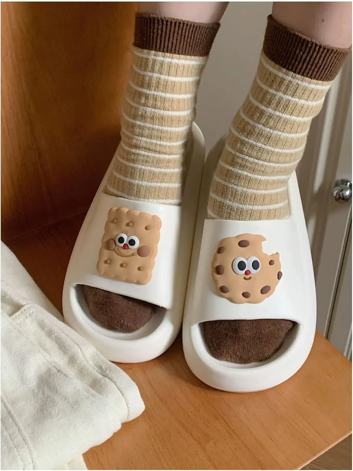 CEINOM Cute Biscuit Pillow slipper cloud slides Cloud Slippers for Women Indoor Outdoor Platform Shoes home house slippers