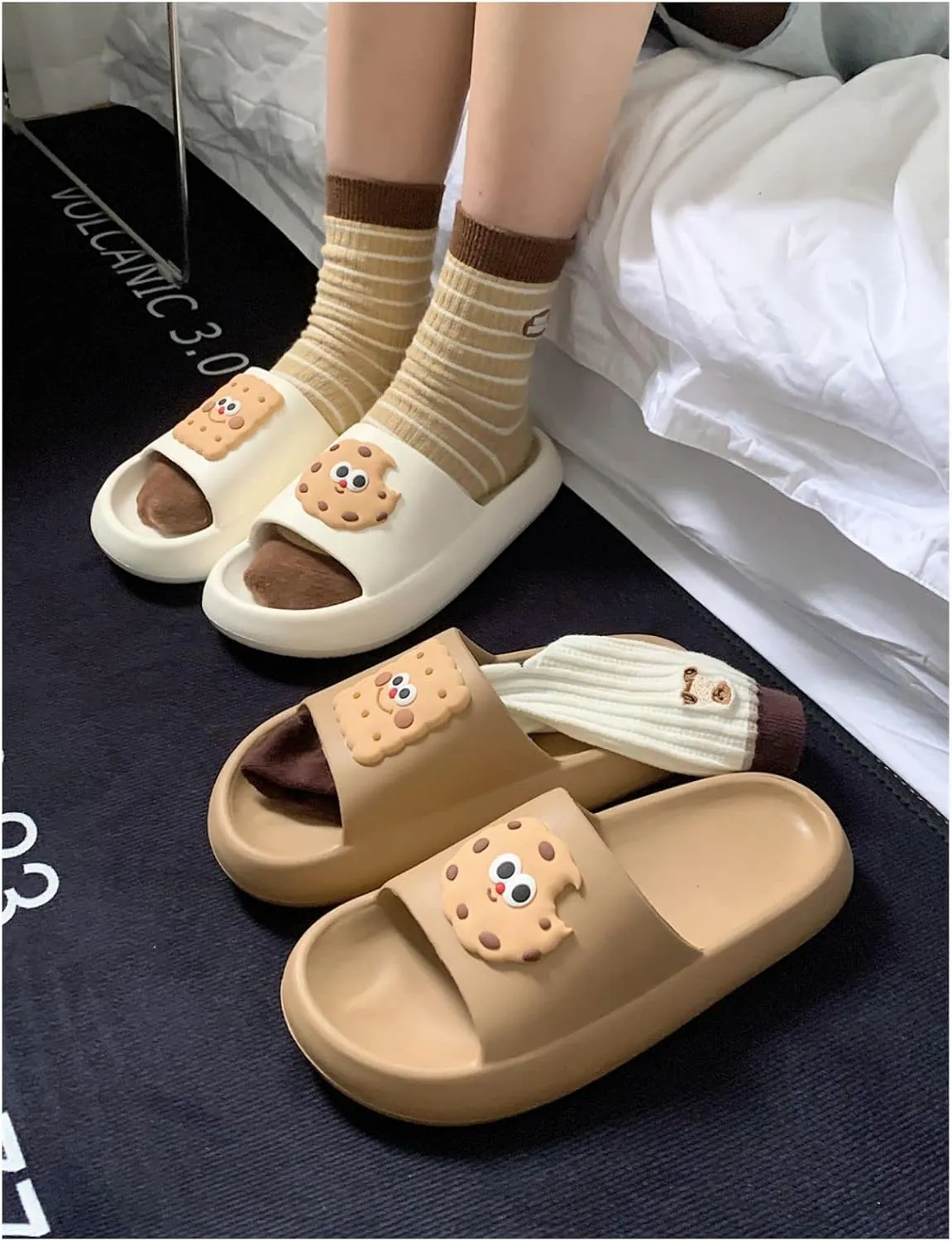 CEINOM Cute Biscuit Pillow slipper cloud slides Cloud Slippers for Women Indoor Outdoor Platform Shoes home house slippers