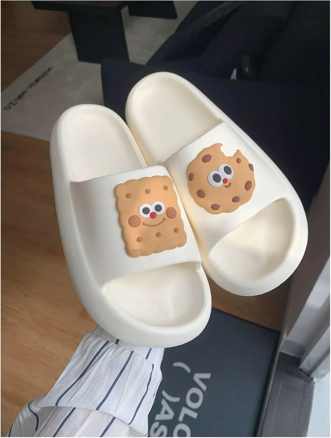 CEINOM Cute Biscuit Pillow slipper cloud slides Cloud Slippers for Women Indoor Outdoor Platform Shoes home house slippers