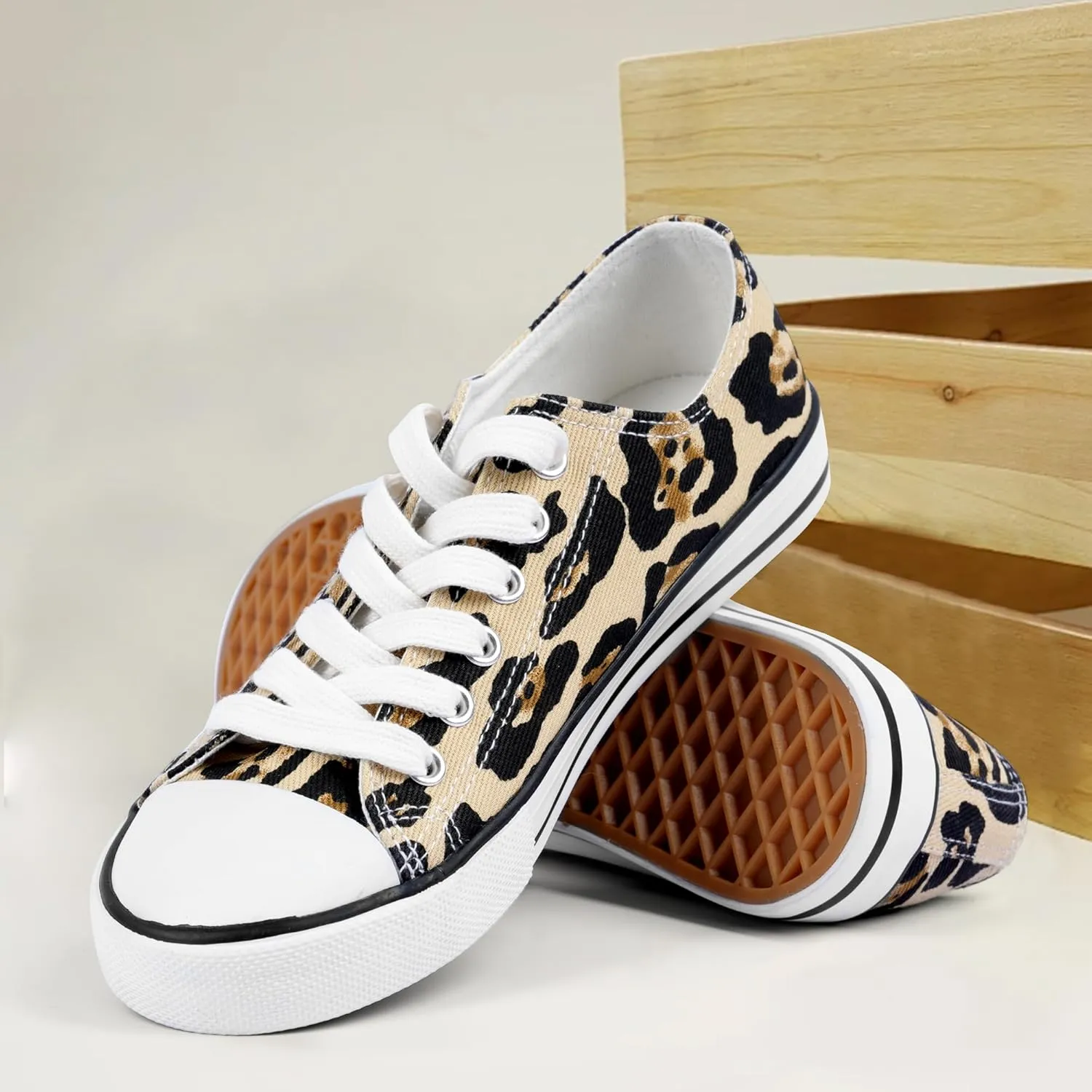 Colgo Women's Canvas Shoes, Lace-Up Low-Top Comfortable Breathable Sneakers for Women, Non-Slip Fashion Flats