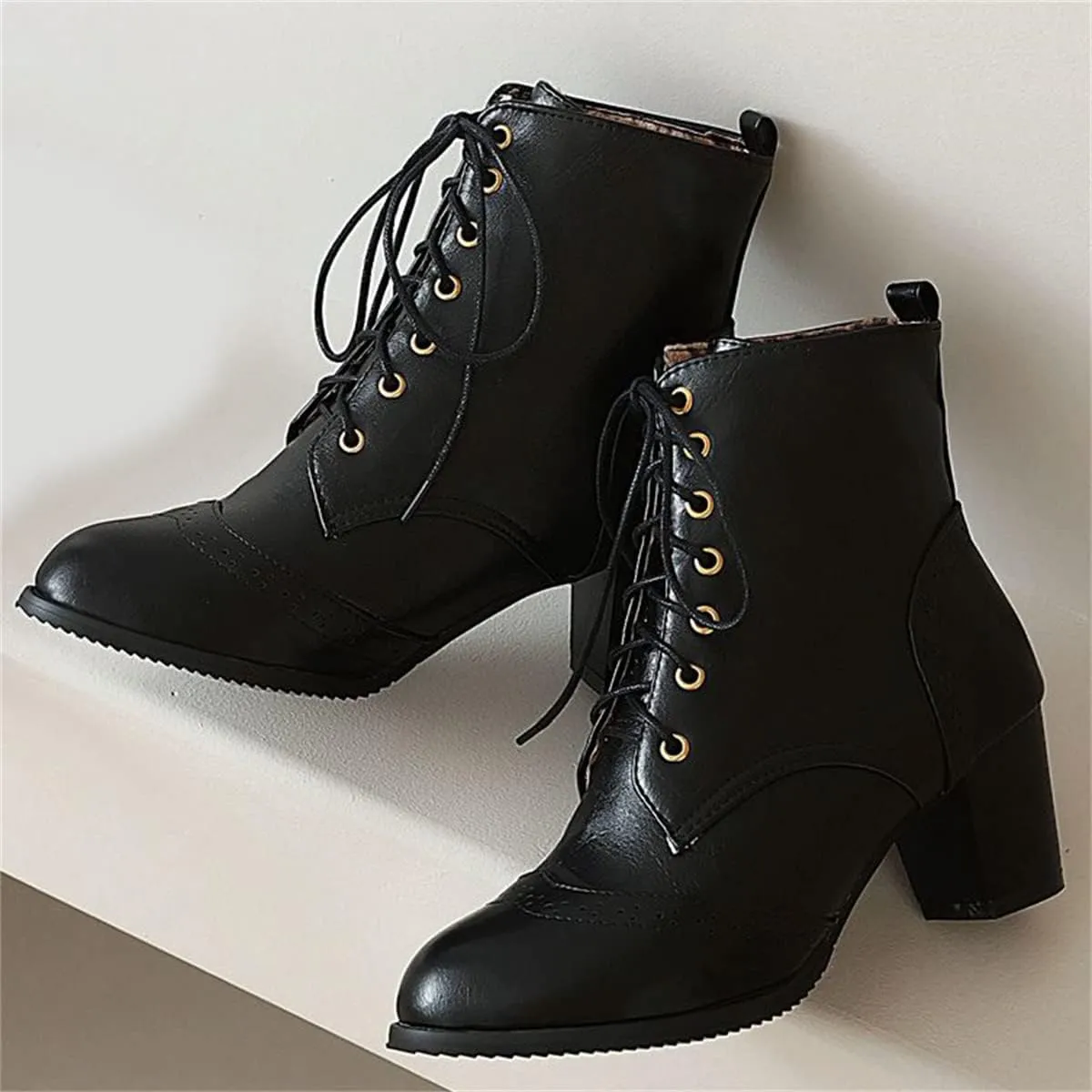 Elbslutt Women's Wingtip Booties Lace Up Chunky Heeled Ankle Boots Round Toe Block Heels Vintage Shoes
