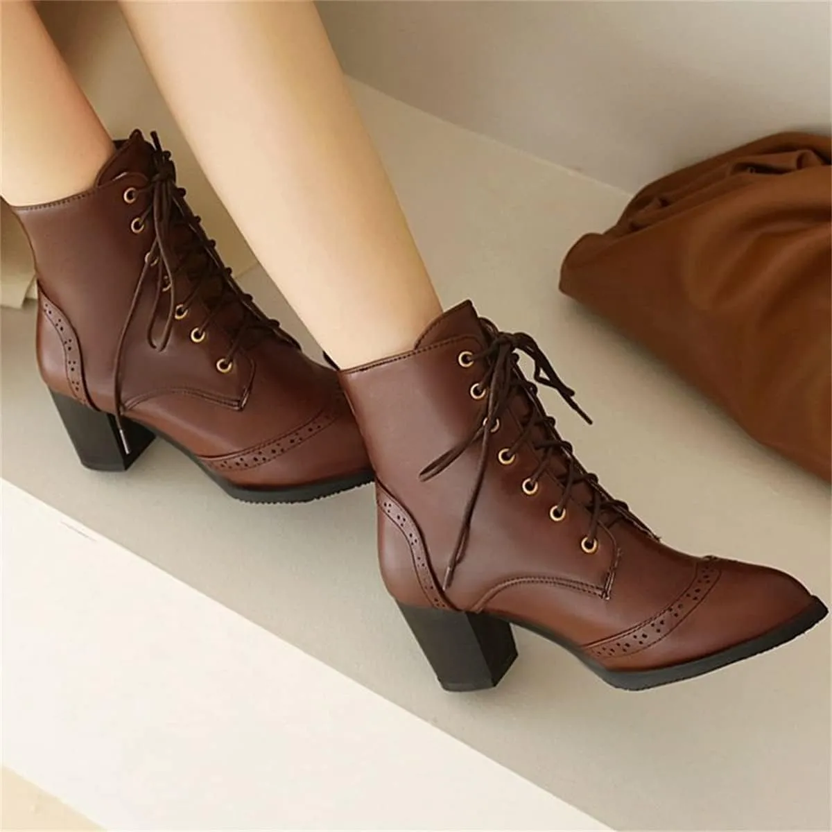 Elbslutt Women's Wingtip Booties Lace Up Chunky Heeled Ankle Boots Round Toe Block Heels Vintage Shoes