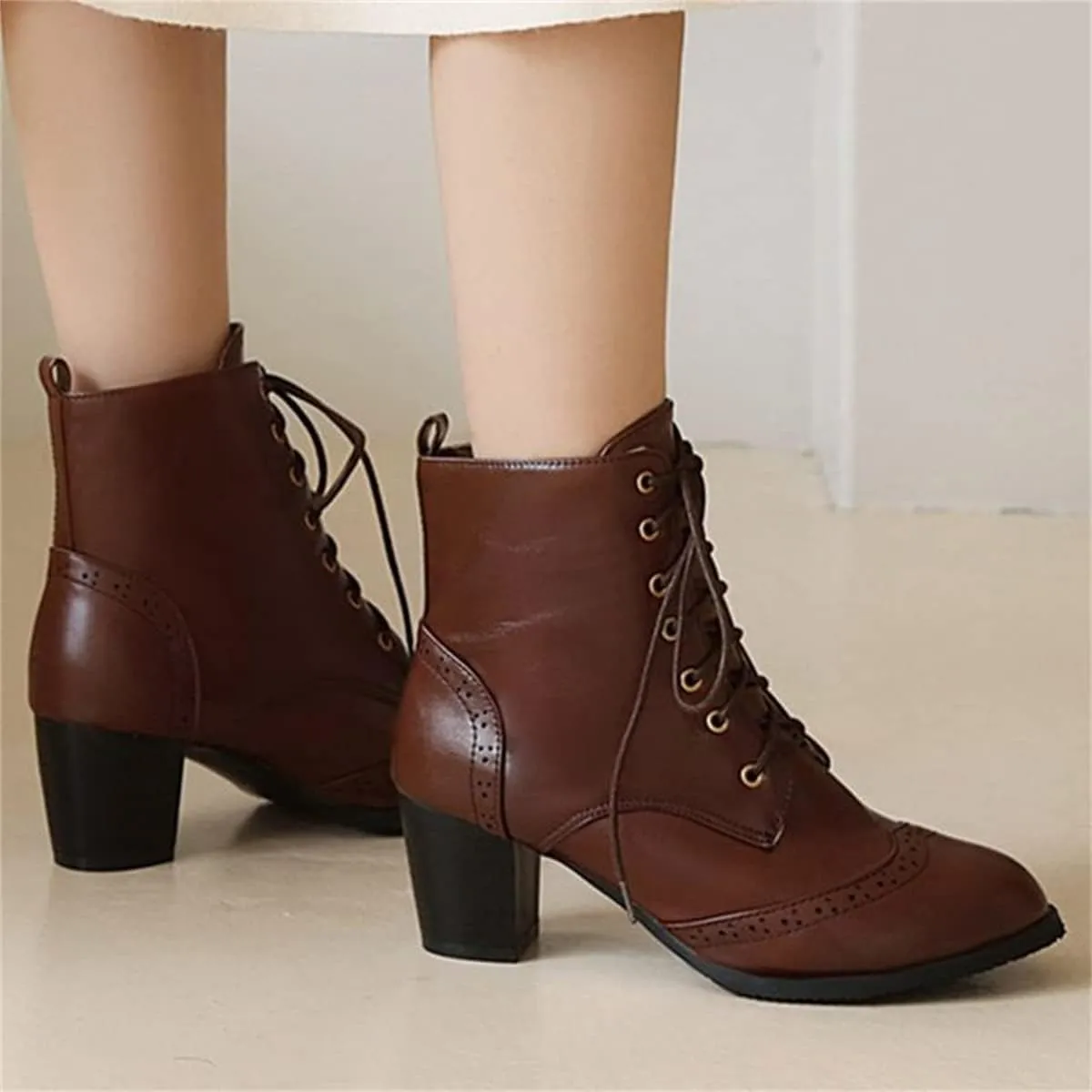 Elbslutt Women's Wingtip Booties Lace Up Chunky Heeled Ankle Boots Round Toe Block Heels Vintage Shoes