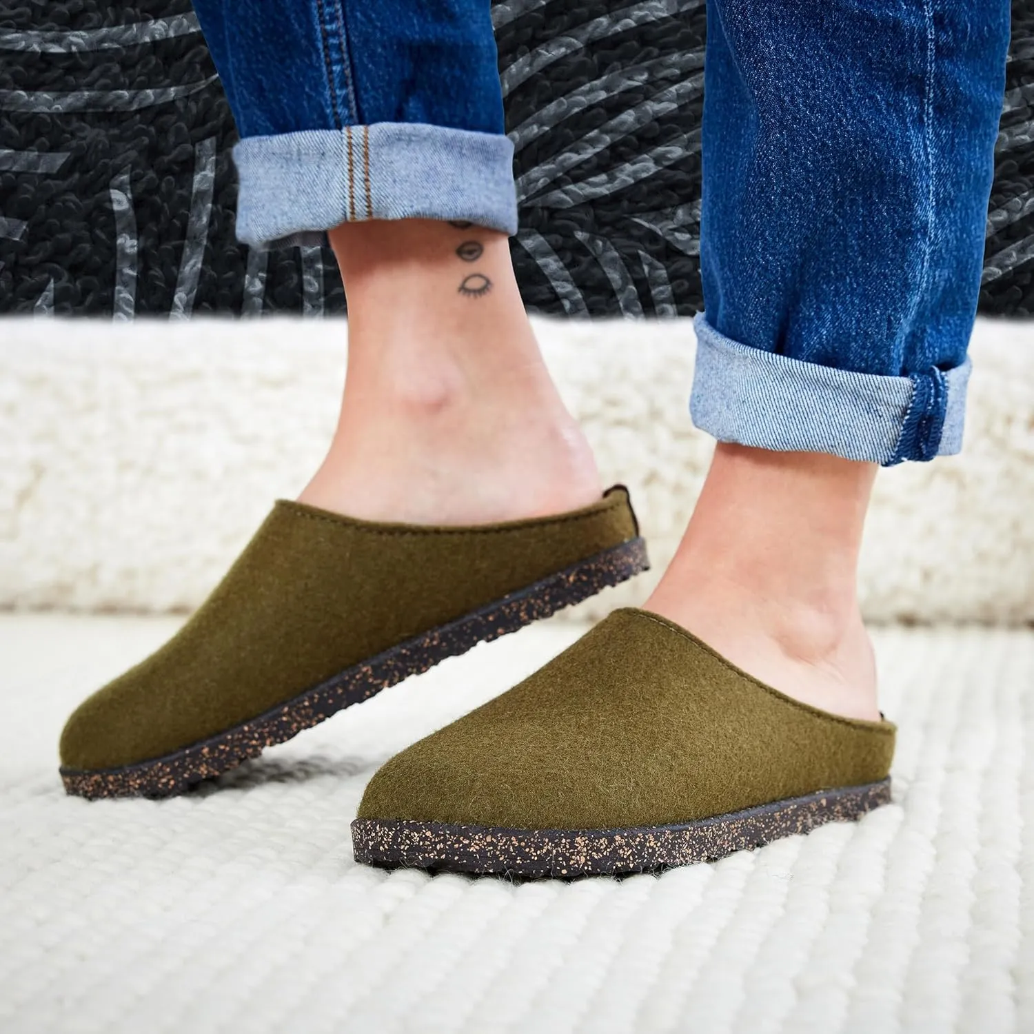 HAFLINGER Unisex Manhattan Warm Breathable Wool Slippers with Removable Footbed & Slip-Resistant Sole | Indoor & Outdoor Wear