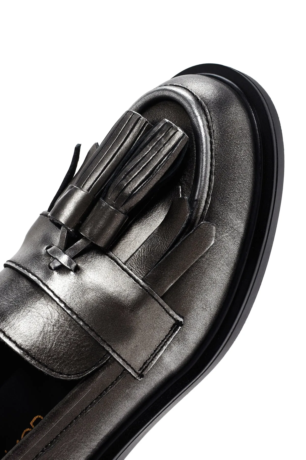 Kadın Gümüş Deri Püsküllü Maskülen Loafer