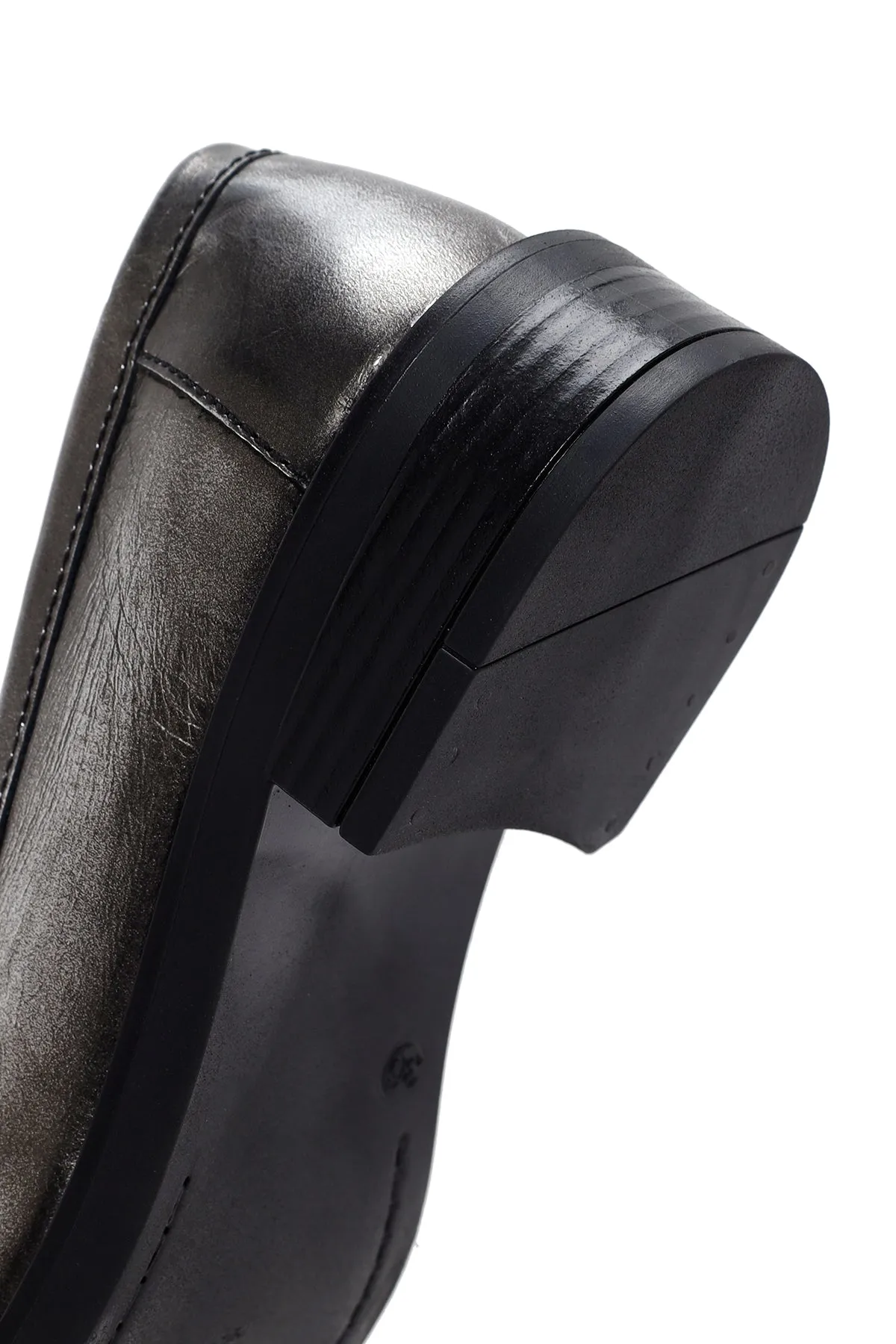 Kadın Gümüş Deri Püsküllü Maskülen Loafer