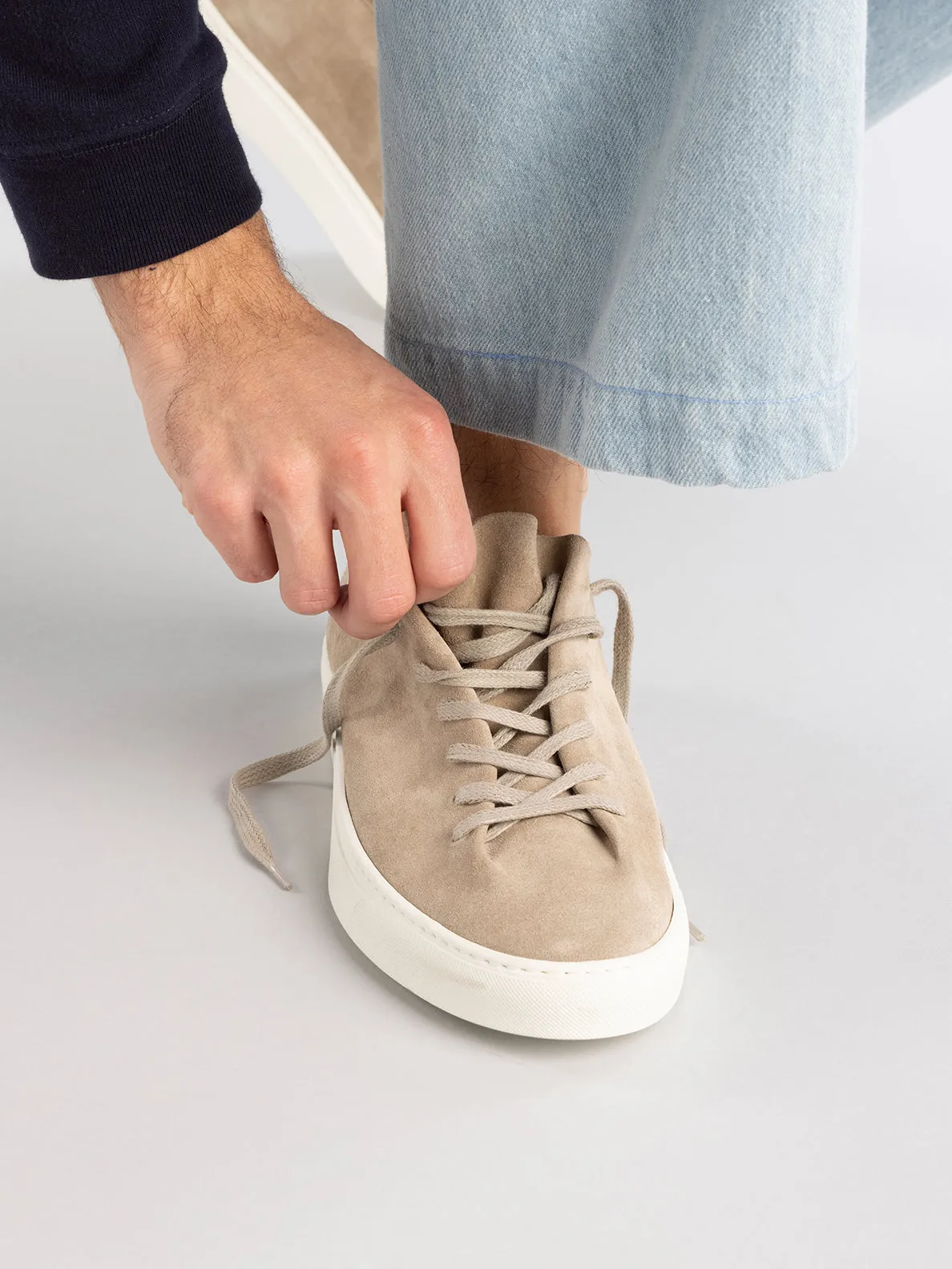 LEGGERA 001 - Sneakers Basse in Pelle Scamosciata Marrone