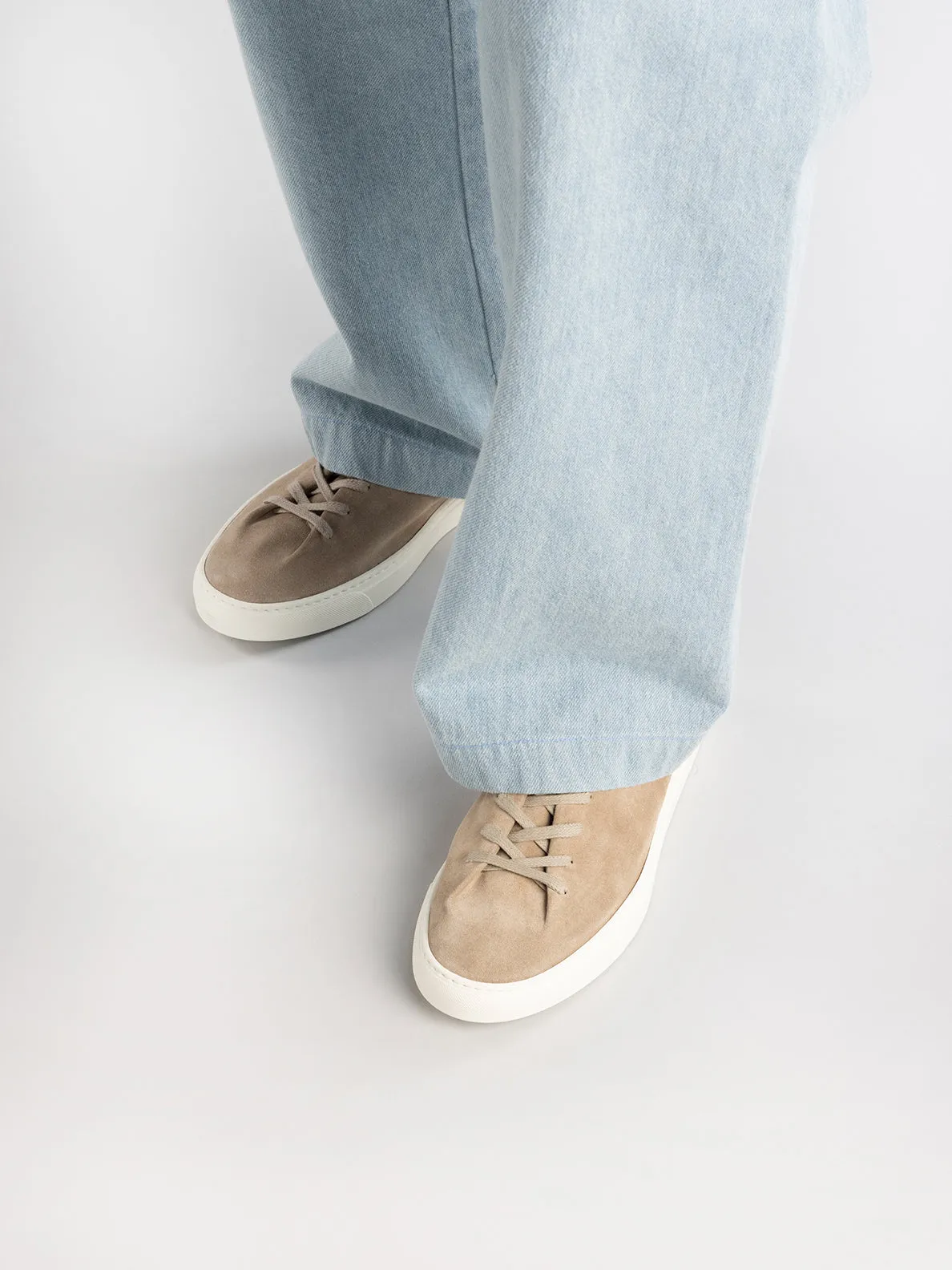 LEGGERA 001 - Sneakers Basse in Pelle Scamosciata Marrone