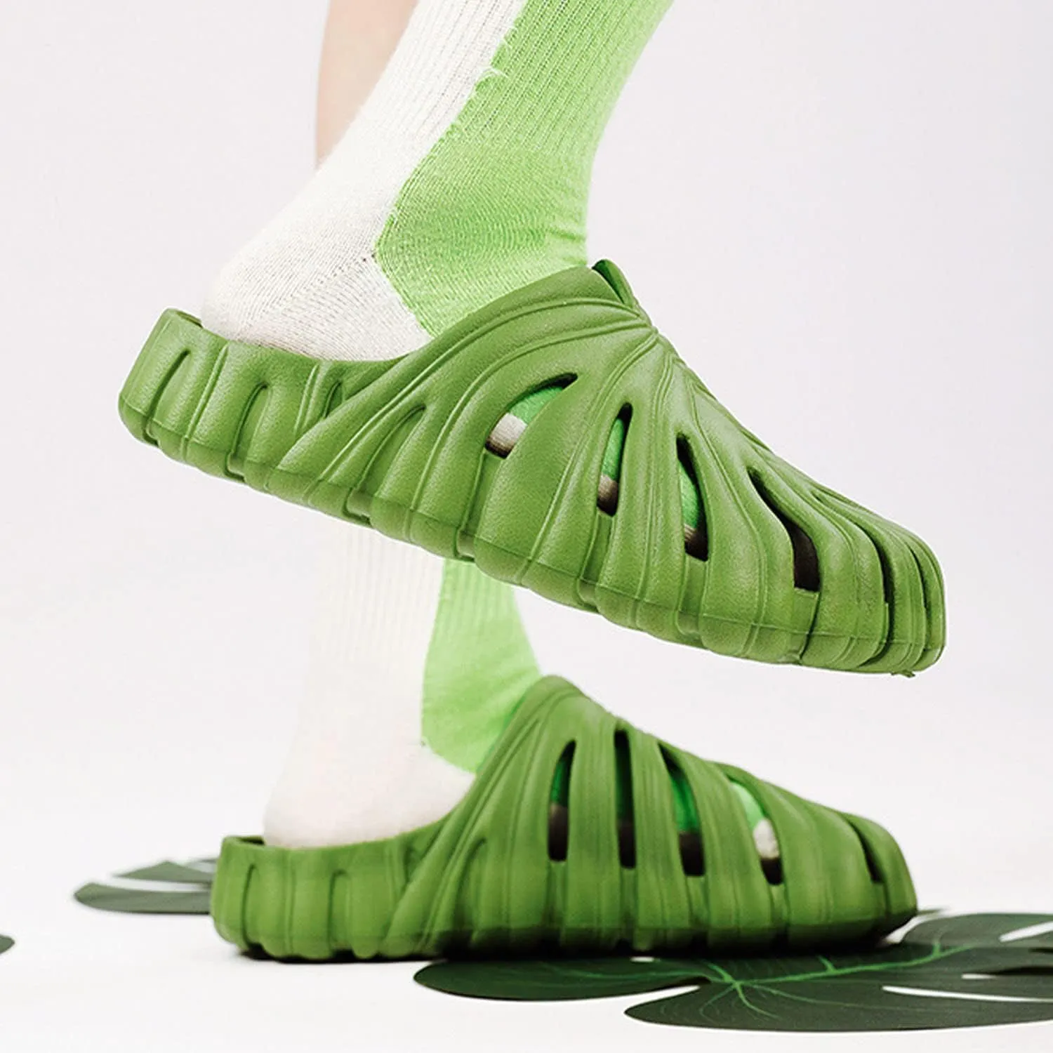 Monstera Slippers, Monstera Leaf Slides, Monstera EVA Thick Sole Pillow Slippers, Non Slip Quick Drying Breathable Beach Monstera Slides for Women Men