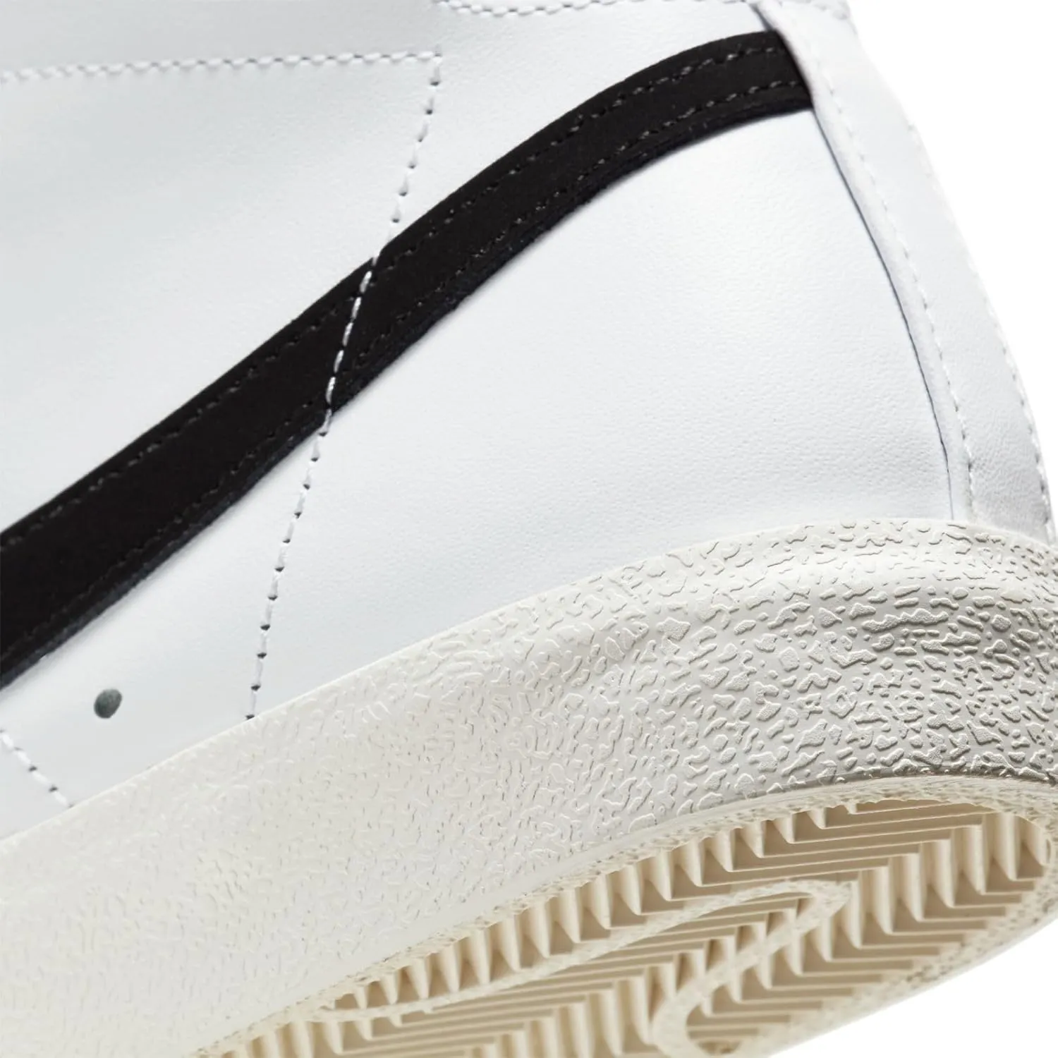 Nike Women's Sneaker, Medium