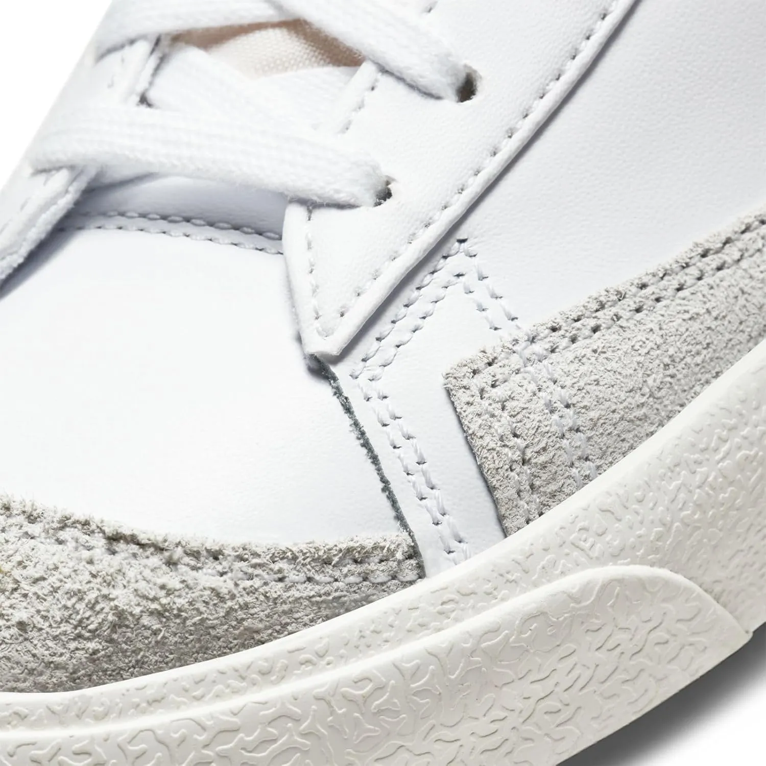 Nike Women's Sneaker, Medium