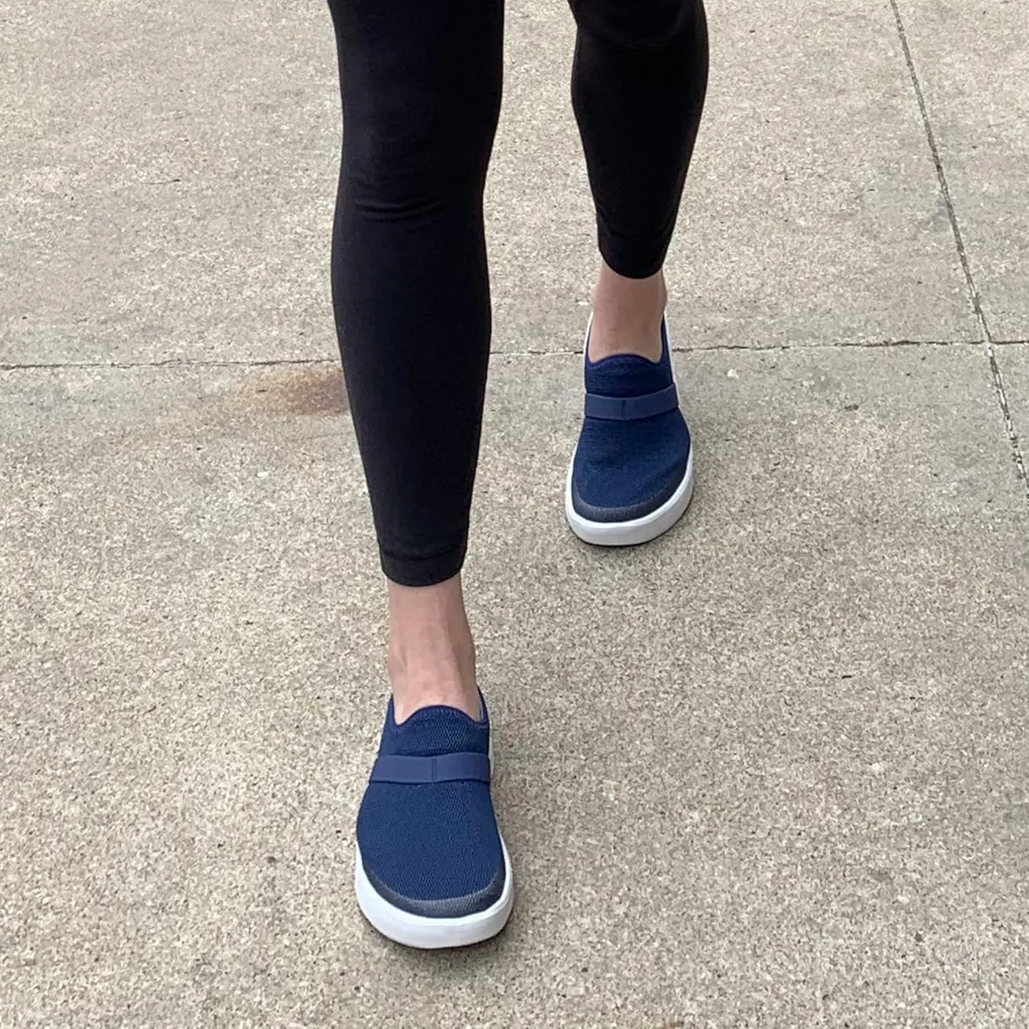OOFOS OOmg Low Shoe - Lightweight Recovery Footwear - Reduces Pressure on Feet, Joints & Back - Machine Washable