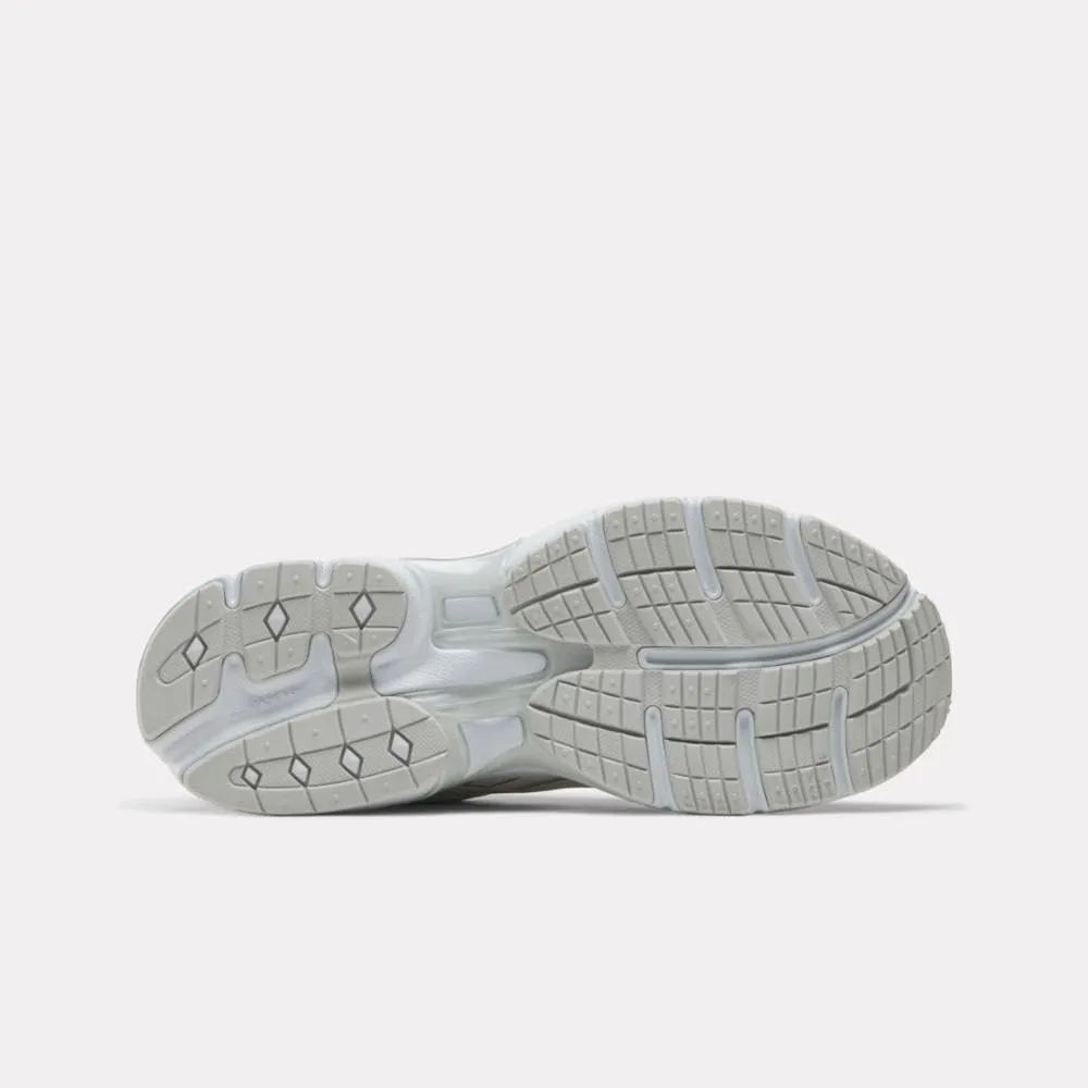Reebok Womens RBK Premier Road Plus Vi Sneaker