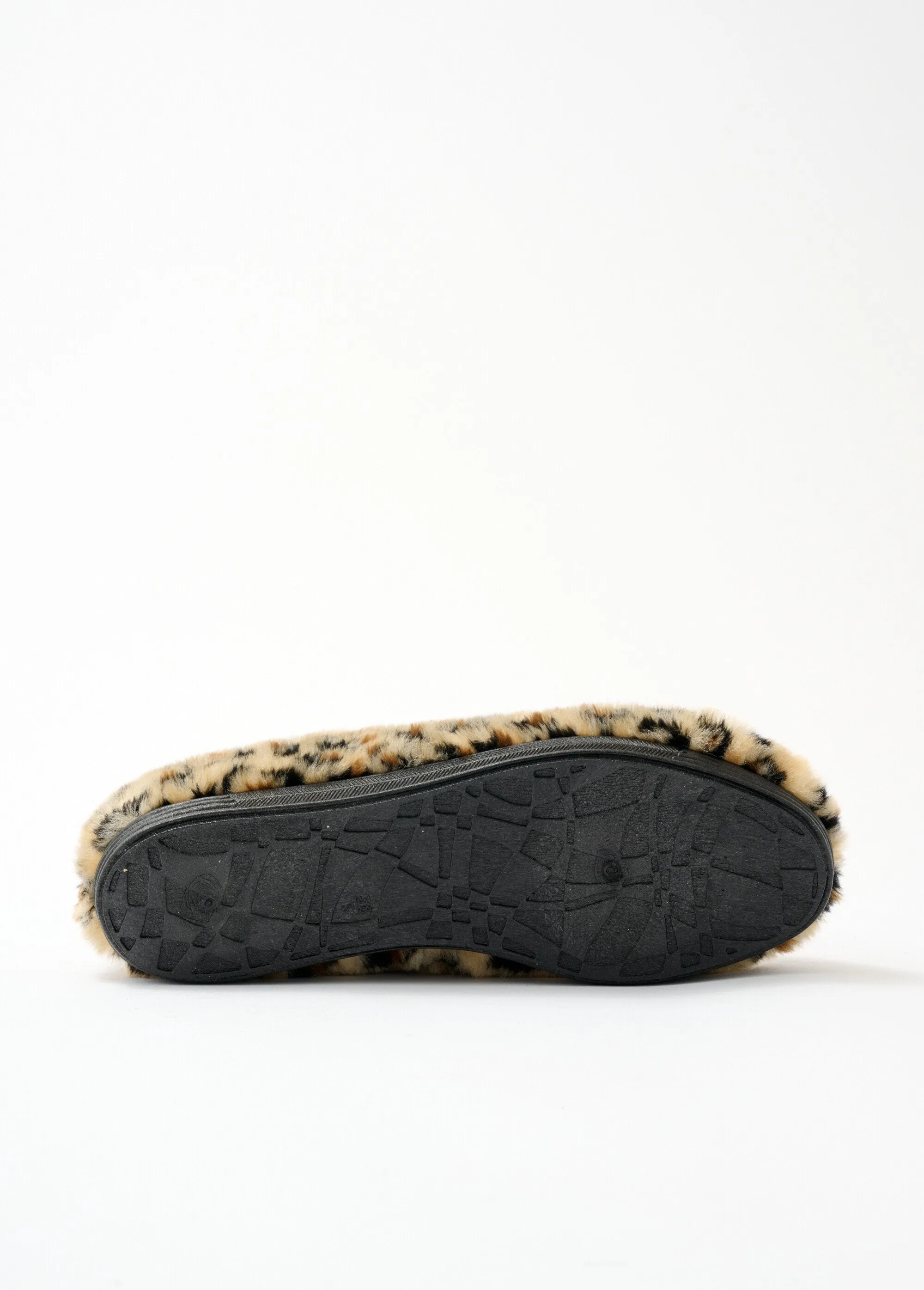 Wide slip-on slippers
