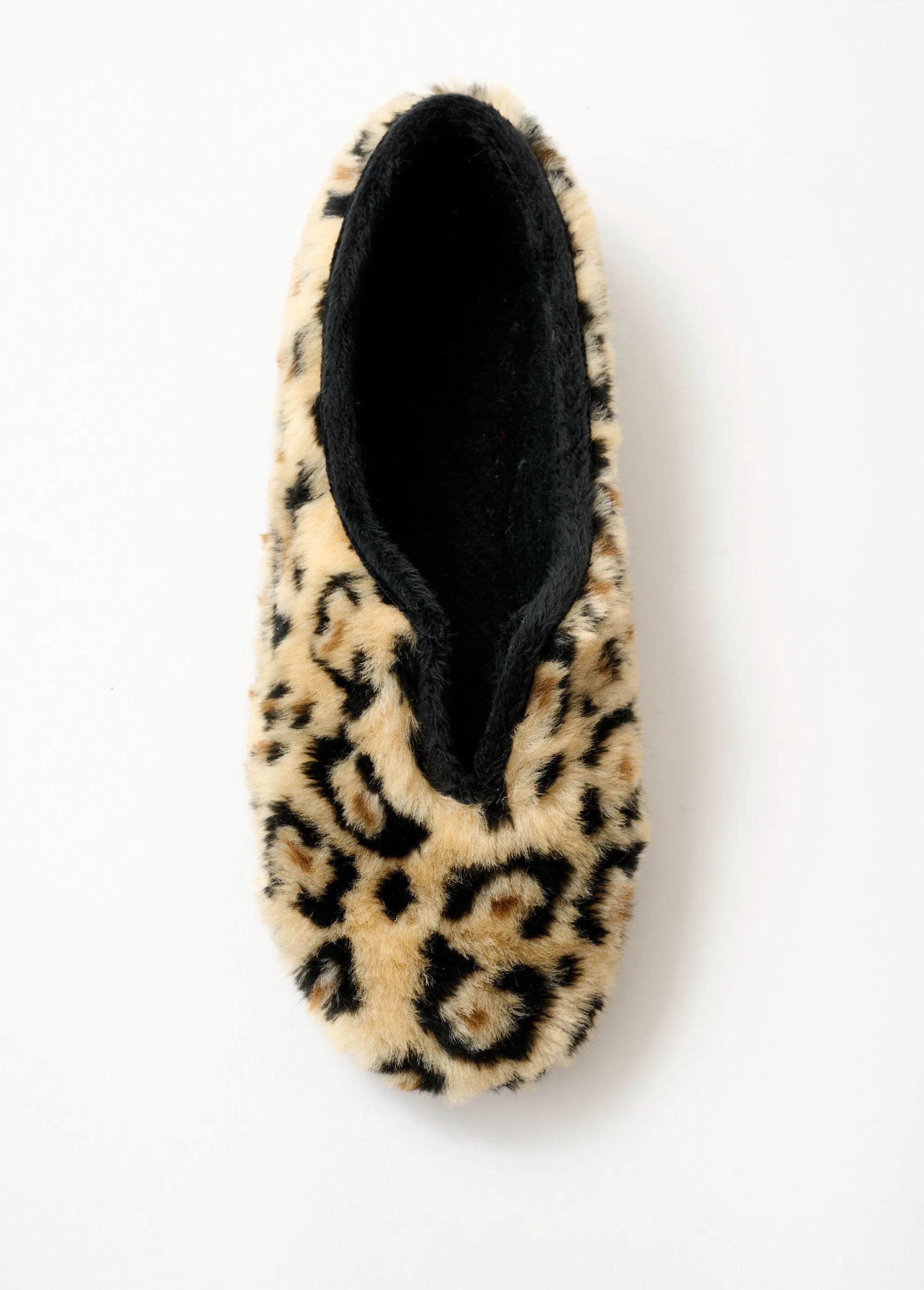 Wide slip-on slippers